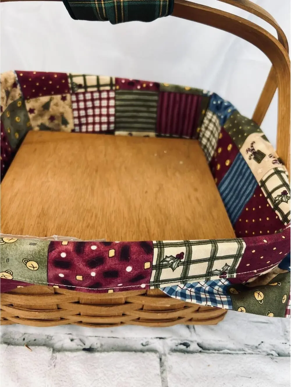 1988 Longaberger Small Picnic Basket w/Holiday Liner & Riser 12